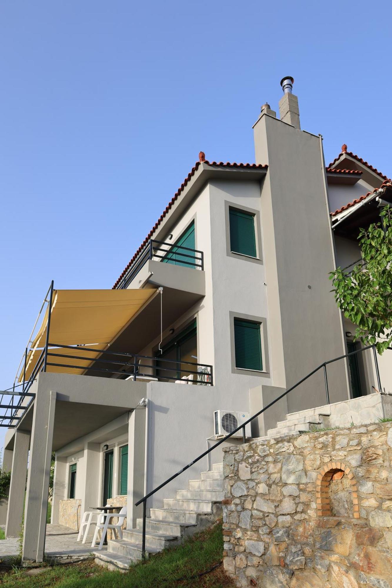 Ira Skiathos Town